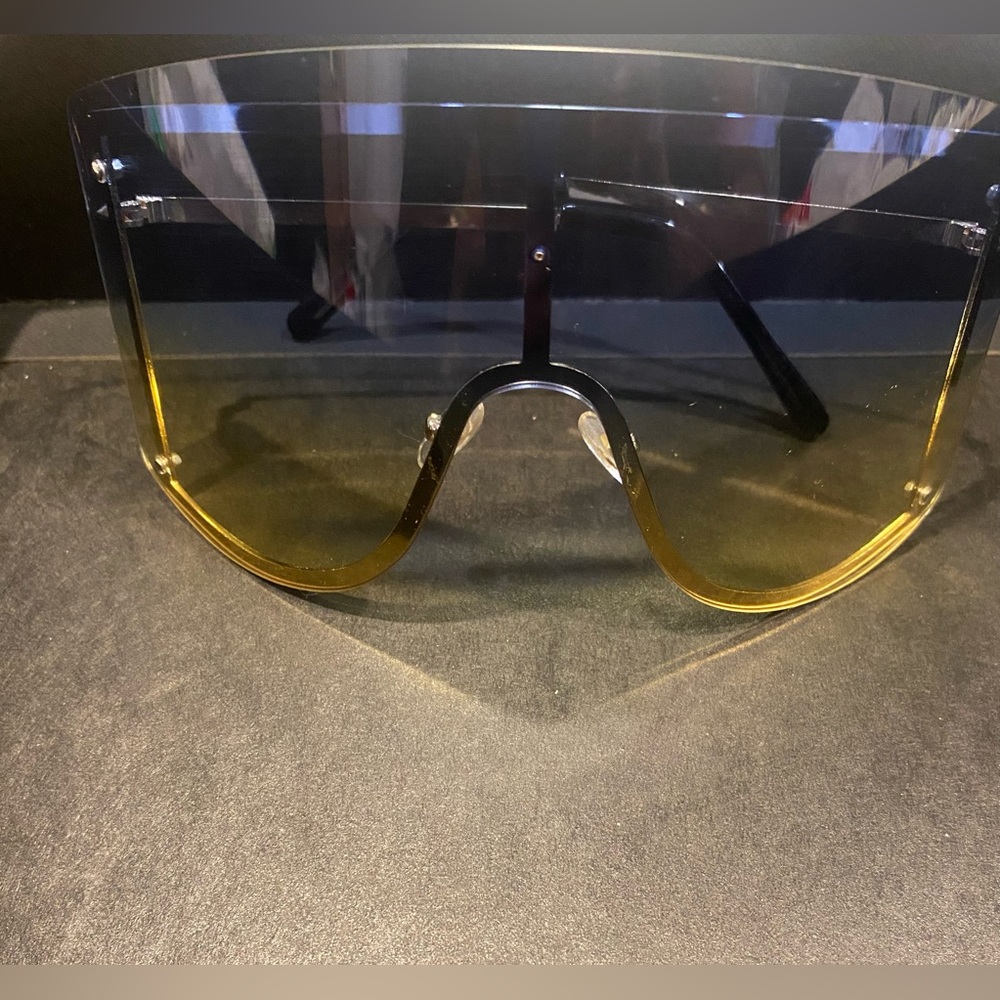 Stylish Shield Gradient Sunglasses